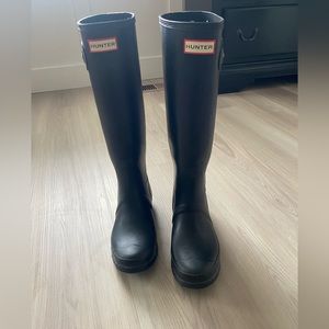 Black Hunter knee high rain boots!